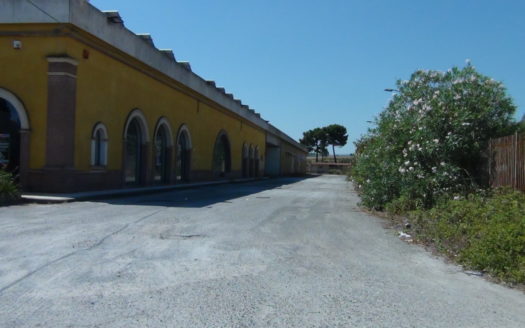 Vendesi capannoni industriali