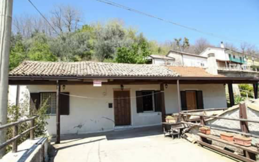 Vendesi o fittasi casa a Lattarico
