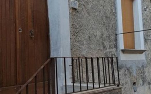 Vendesi o affittasi appartamento ammobiliato