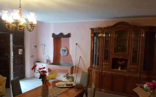 Vendesi o affittasi appartamento ammobiliato