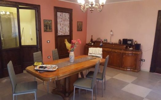 Vendesi o affittasi appartamento ammobiliato