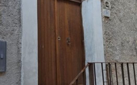 Vendesi o affittasi appartamento ammobiliato