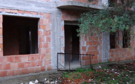 Immobile con Terreno Edificabile