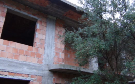 Immobile con Terreno Edificabile