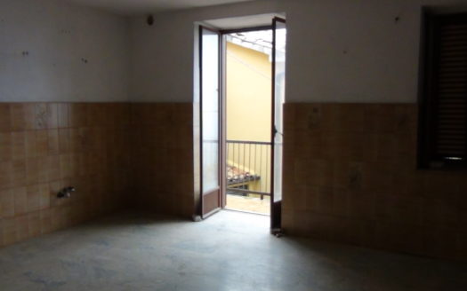 Vendesi casa a Parantoro