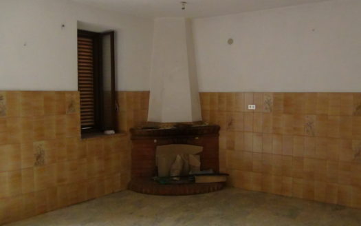 Vendesi casa a Parantoro