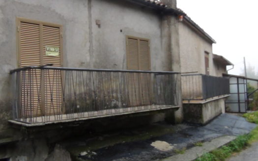 Vendesi casa a Parantoro