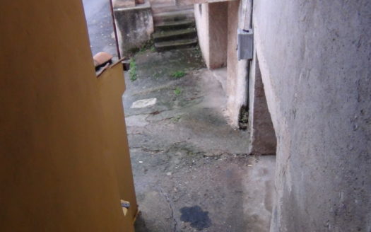 Vendesi casa a Parantoro