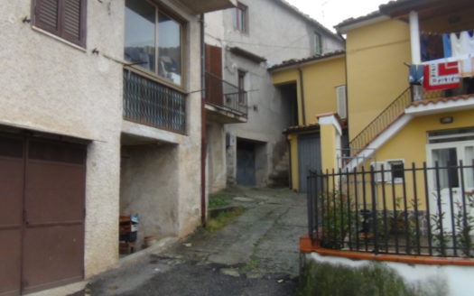 Vendesi casa a Parantoro