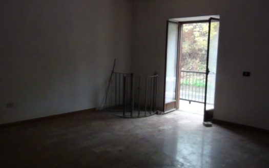 Vendesi casa a Parantoro