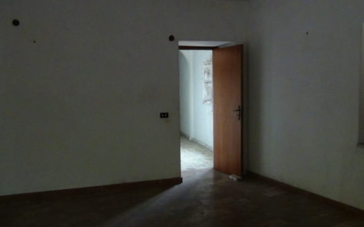 Vendesi casa a Parantoro