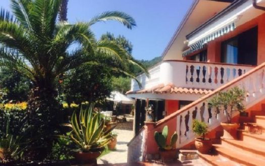 4 bedroom villa for sale Italy – Capo Vaticano, Vibo Valentia, Calabria     Villa con 4 camere da letto in vendita Italia – Capo Vaticano, Vibo Valentia, Calabria