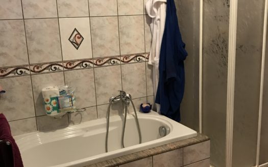 Casa autonoma con terreno e garage