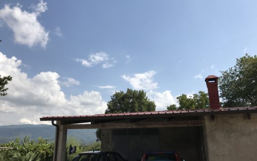 Casa autonoma con terreno e garage