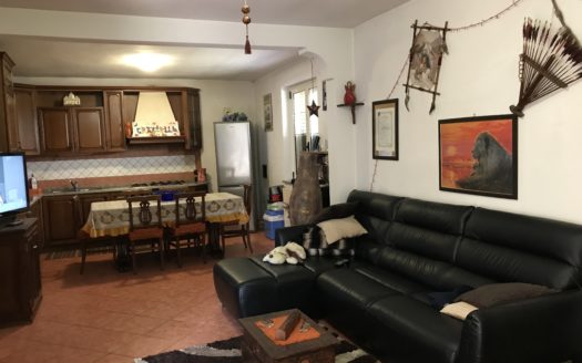 Casa autonoma con terreno e garage