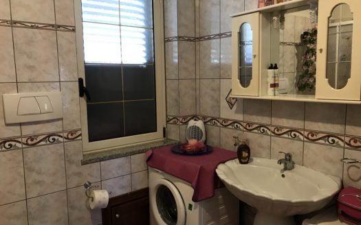 Casa autonoma con terreno e garage