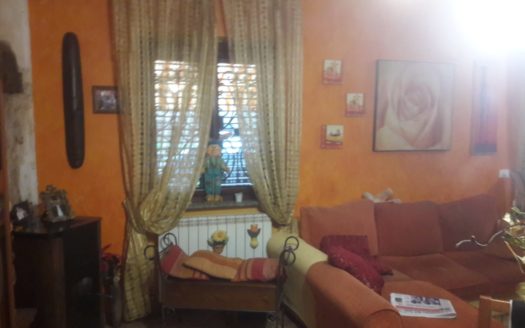 APPARTAMENTO CON GARAGE E GIARDINO