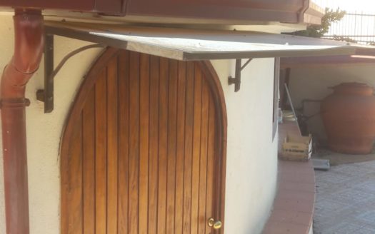 APPARTAMENTO CON TAVERNETTA E GIARDINO