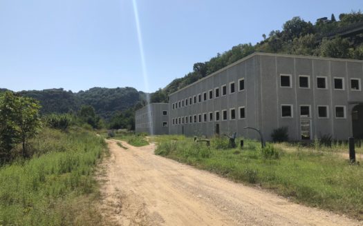 Vendesi Capannone industriale a Cosenza