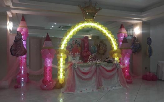 Nevis e Asya I Maghi Delle Feste.