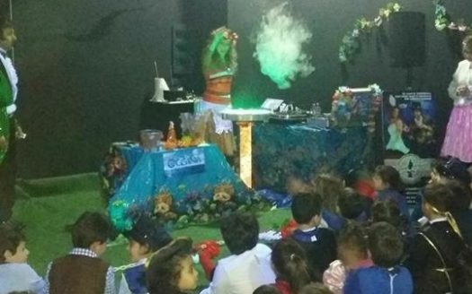 Nevis e Asya I Maghi Delle Feste.