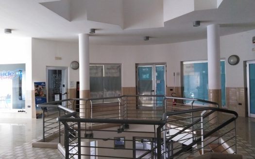 Vendesi Locale Commerciale a Spezzano Albanese