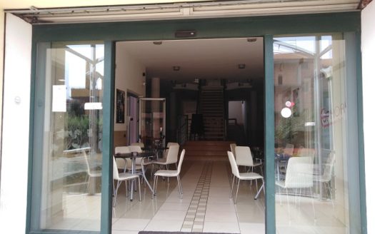 Vendesi Locale Commerciale a Spezzano Albanese