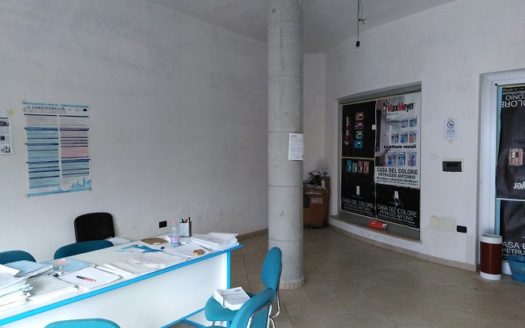 Vendesi Locale Commerciale a Spezzano Albanese