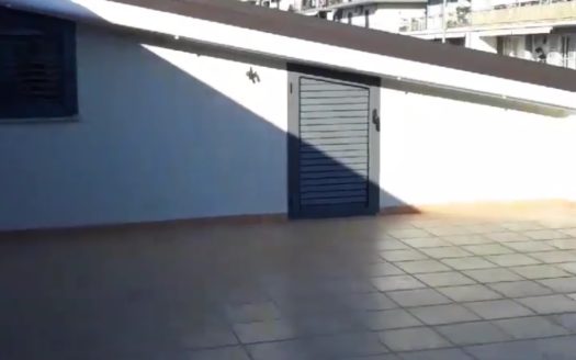 Vendesi Mansarda a Mirto.