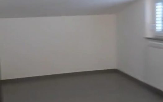 Vendesi Mansarda a Mirto.