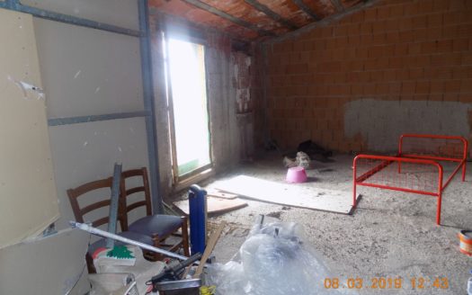 Vendesi Attico Rustico a Mirto.