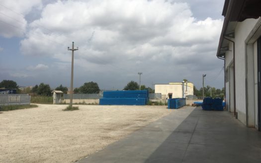 Vendesi Capannone di 500 mq nella Z.I. di Bisignano.