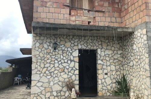 Vendesi Casa più terreno a Lattarico