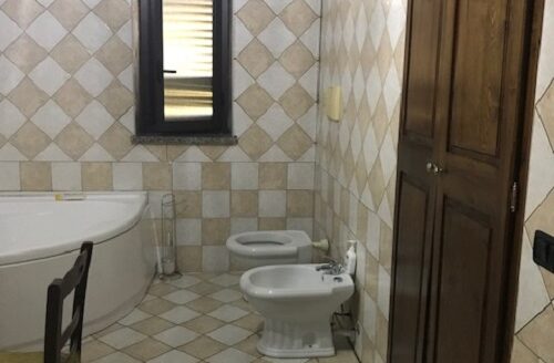 Vendesi Casa più terreno a Lattarico