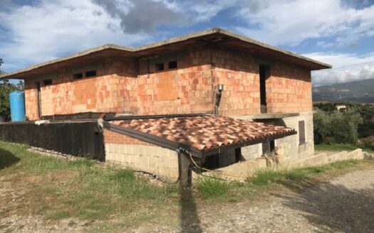 Vendesi Casa più terreno a Lattarico