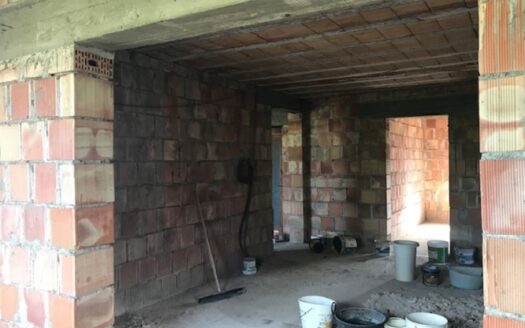 Vendesi Casa più terreno a Lattarico