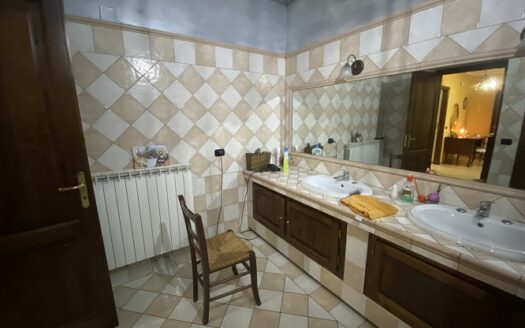 Vendesi Casa più terreno a Lattarico