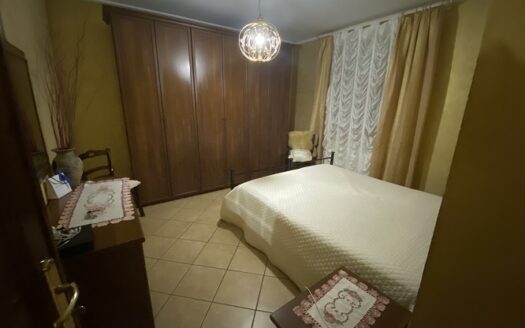 Vendesi Casa più terreno a Lattarico