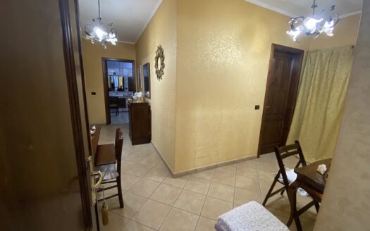 Vendesi Casa più terreno a Lattarico