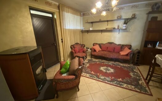 Vendesi Casa più terreno a Lattarico