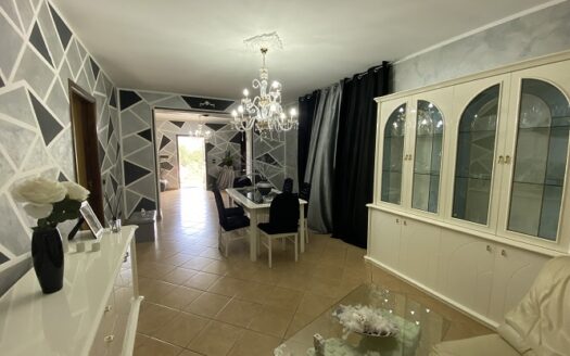 Vendesi Casa più terreno a Lattarico