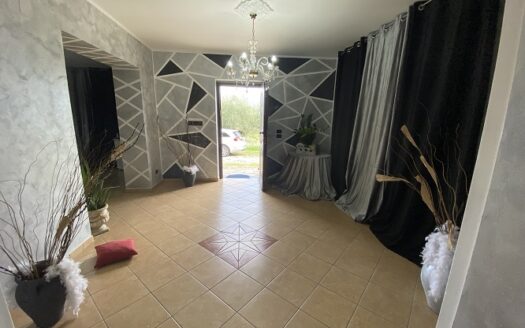 Vendesi Casa più terreno a Lattarico