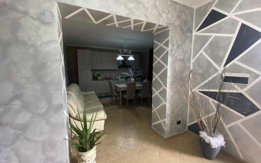 Vendesi Casa più terreno a Lattarico