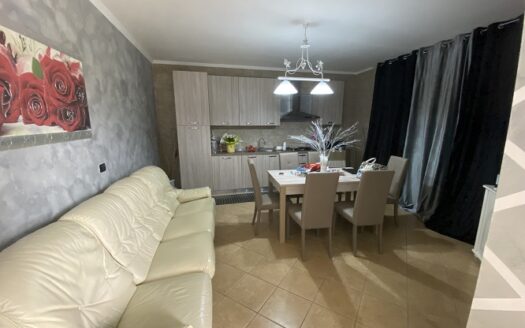 Vendesi Casa più terreno a Lattarico