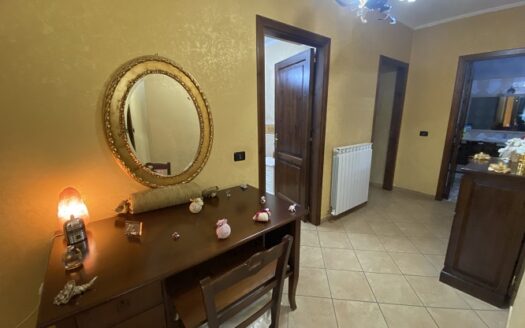 Vendesi Casa più terreno a Lattarico