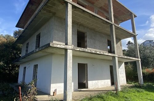 Costruzione in vendita in via Padula, Bisignano