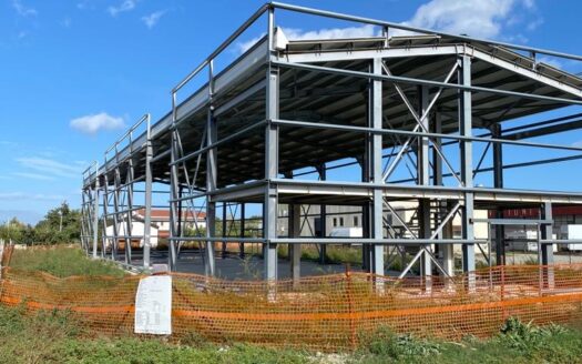 Vendesi Capannone nella zona industriale